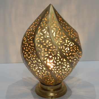 Lampe Artisanale en Laiton – Design Arabesque