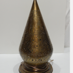 Lampe De Table Artisanale –  Conique Ajourée