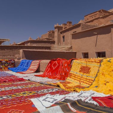 Le Cuir Marocain Traditionnel : Héritage Vivant d’un Artisanat Millénaire